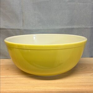 Vintage PYREX Mixing Yellow Bowls - 404